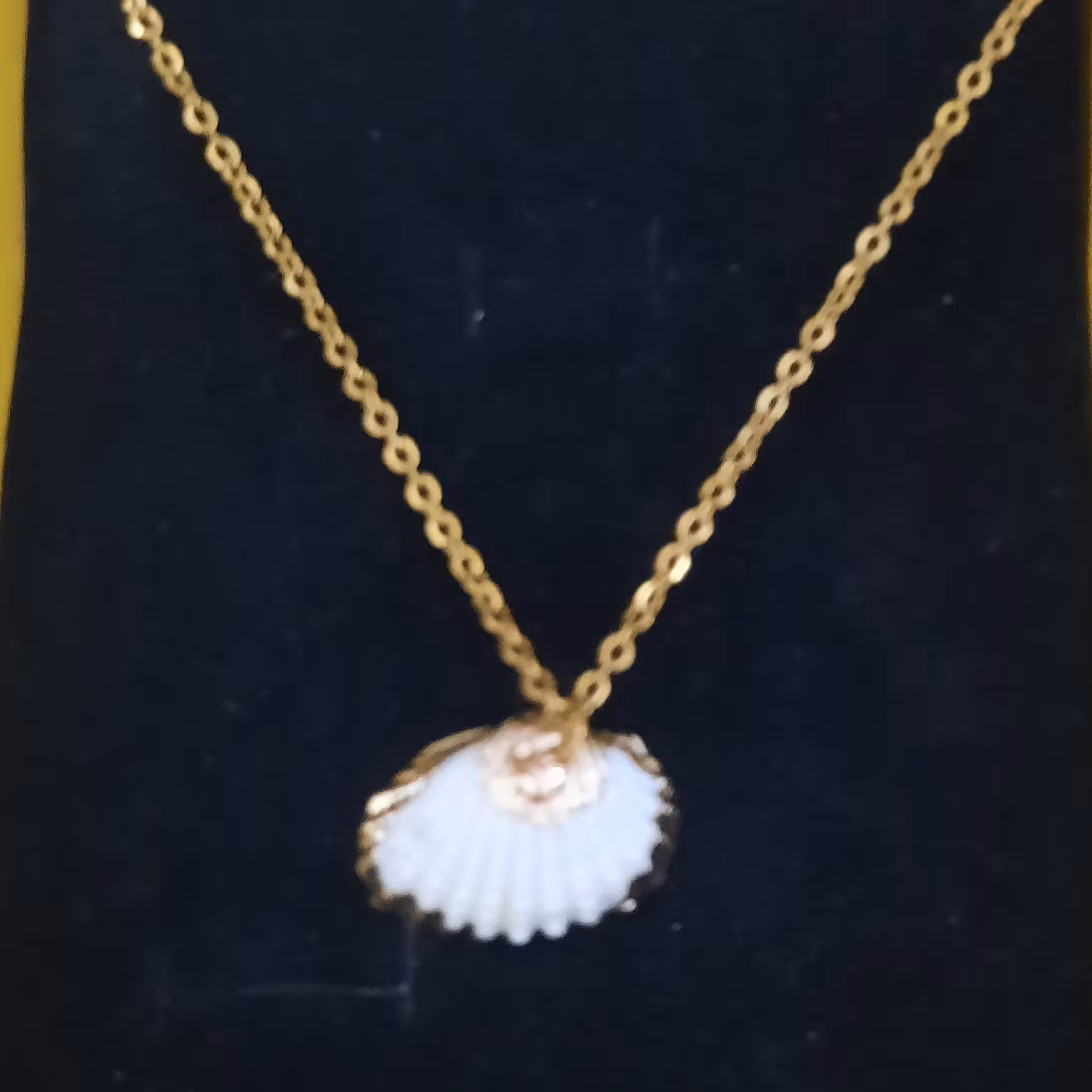 گردنبند صدف طلایی