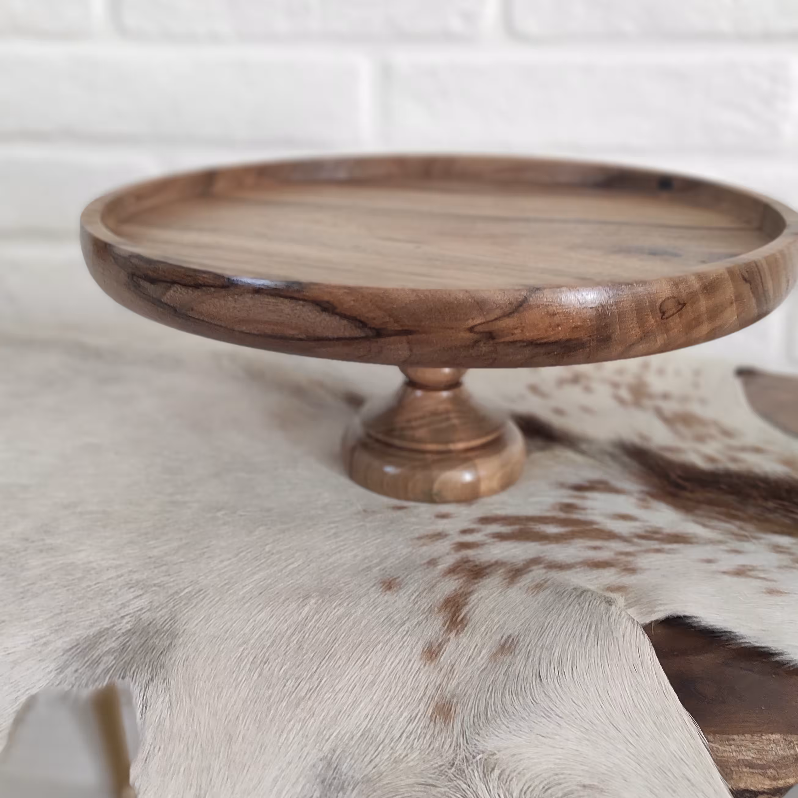 شیرینی خوری  لبه تخت