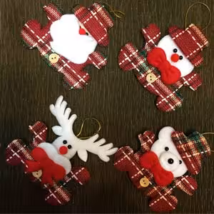 اویز چهارخونه بابانوئل گوزن و ادم برفی و خرس