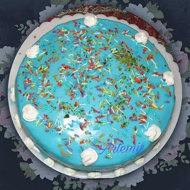 کیک خامه ای با روکش خامه پاستیلی