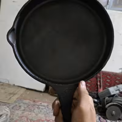 ماهیتابه دسته دار تمام چدنی اصل روسی بدون روکش شیمیایی