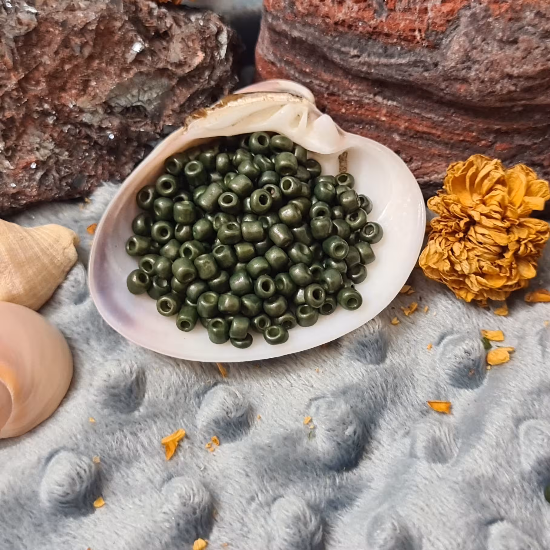 منجوق درشت 4 میل سبز لجنی مات40 گرم   کدA11 ،دوخت با دستگاه منجوق بافی ،جواهردوزی و....