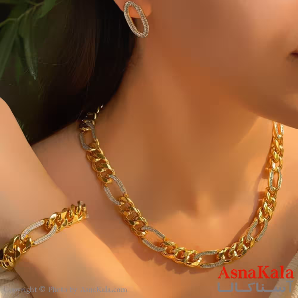 نیم ست زنانه نگیندار شامل گردنبند و دستبند و گوشواره ترند رنگ طلایی کد NIM141066W