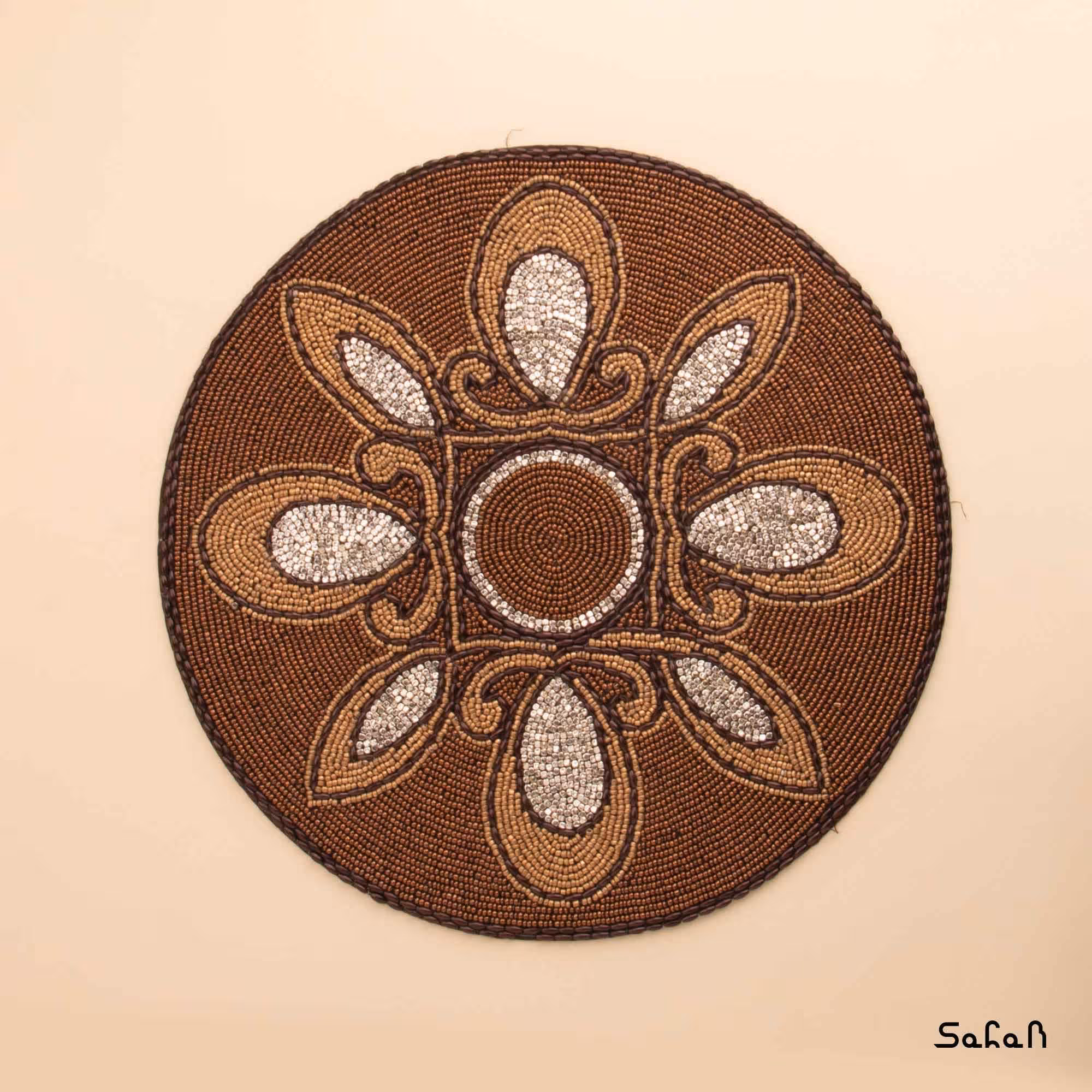 رومیزی منجوق دوزی قهوه ای مدل 1