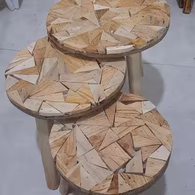 استند سه تیکه چوبی با رنگ دلخواه بین اسلایدها