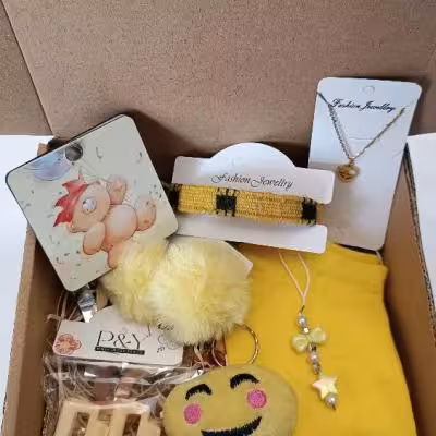 پک اقتصادی هدیه دخترانه و زنانه رنگ زرد