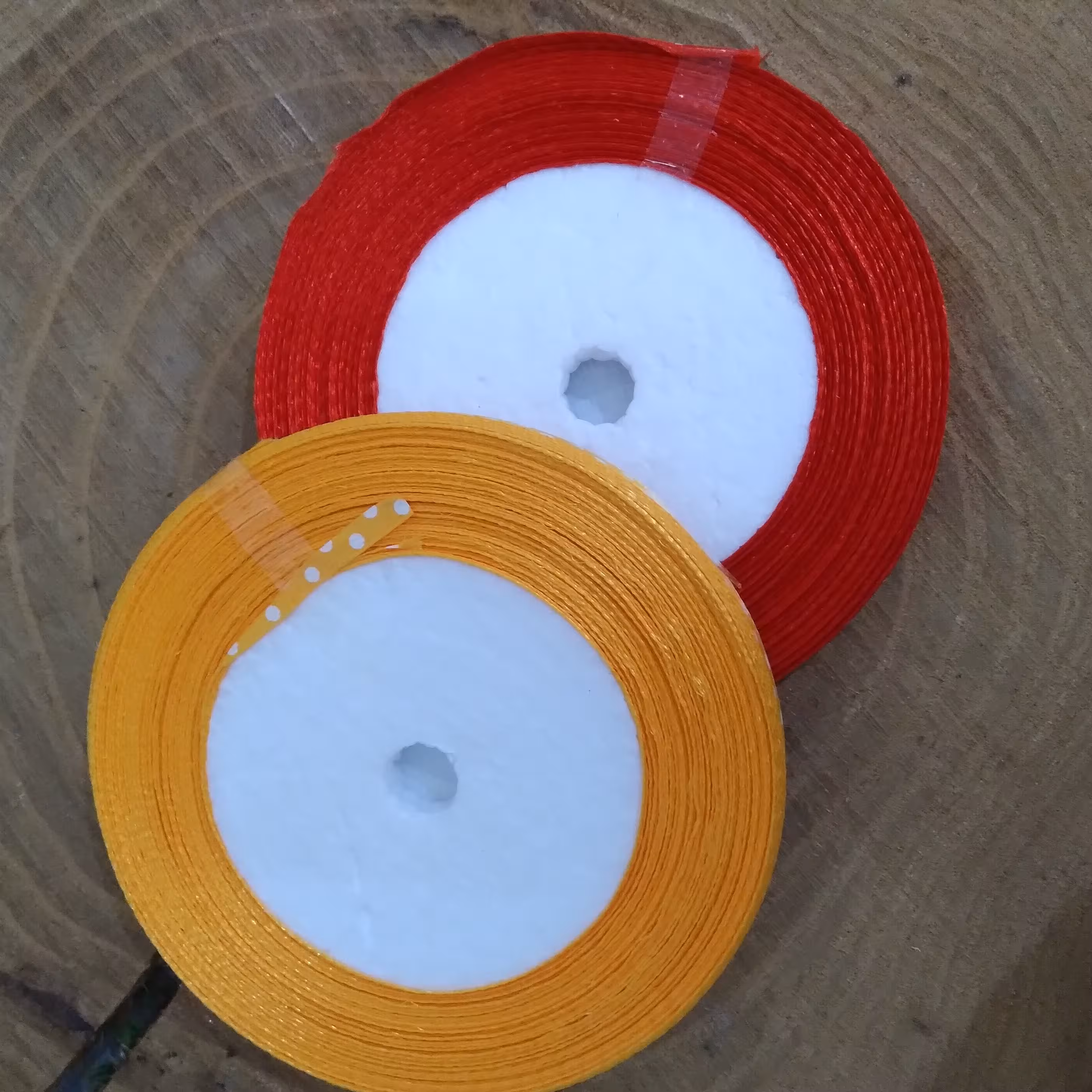 ملزومات کادویی تزیینی فانتزی روبان ساتن خالدار سفید ده متری ستاره چوبی