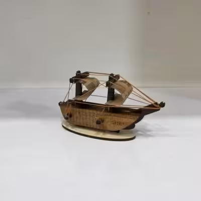 کشتی کوچک طلق دار