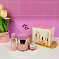ست محصولات آبرسان برند کلینیک مدل Dewy Glow