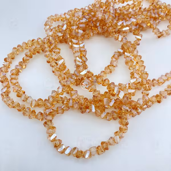 کریستال مثلثی سایز 6 ( شامپاینی )