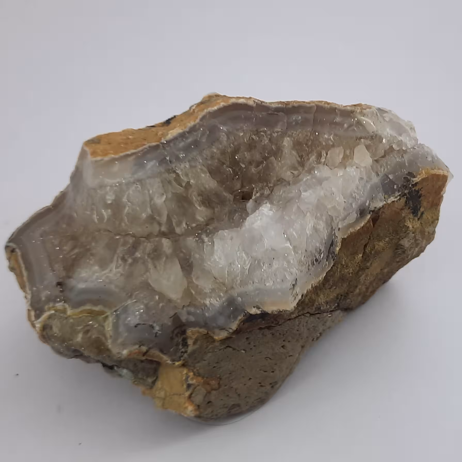 سنگ راف کلکسیونی و دکوری کوارتز معدنی کد ی22 با نوار نازک عقیق صد در صد طبیعی و معدنی