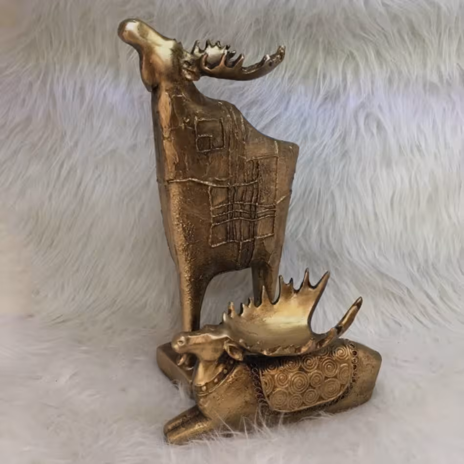 مجسمه گوزن کنادایی