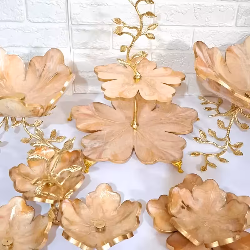 سرویس ظروف پذیرایی رزینی 6 نفره با پایه تمام برنجی