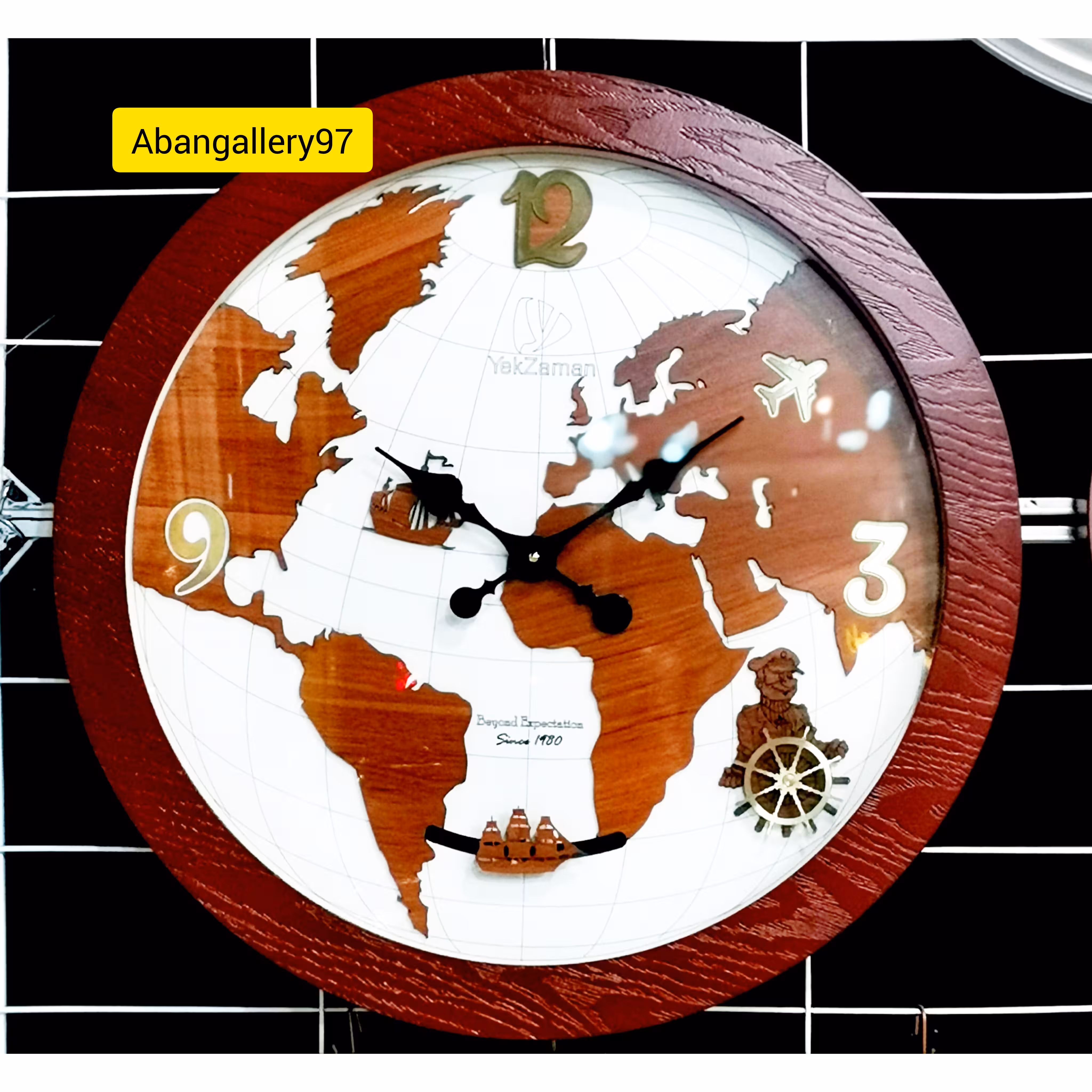 ساعت دیواری چوبی