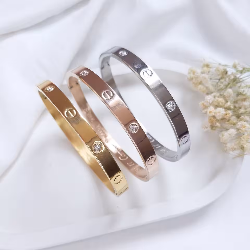 النگو کارتیر نگین دار استیل و رنگ ثابت فری سایز مناسب تا دور مچ 18 سانت