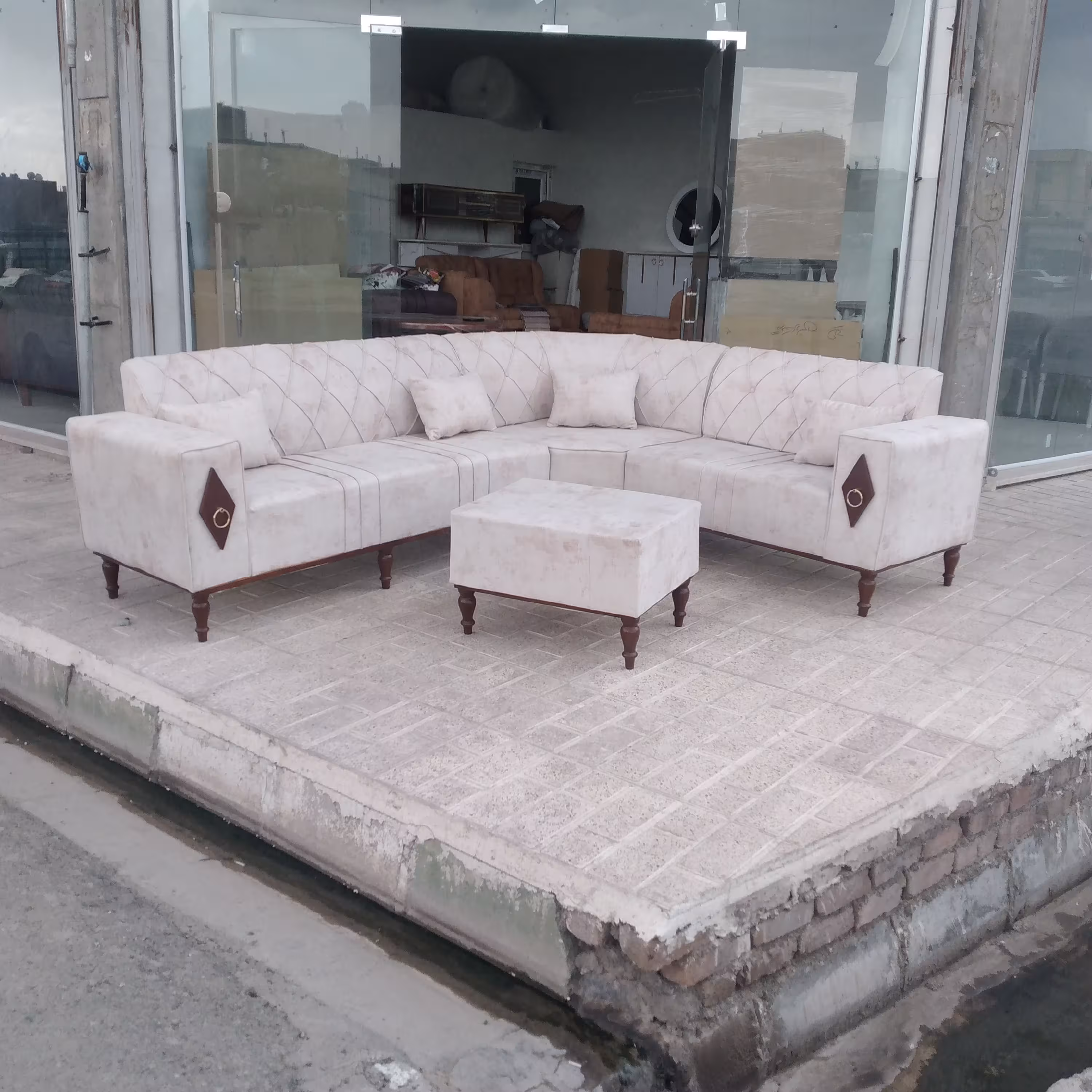 مبل ال چستر کمجا پایه چوبی دررنگبندی