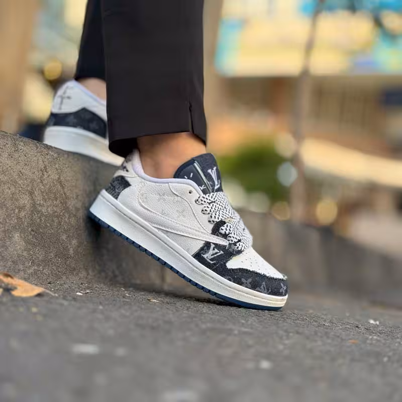 کتونی نایک ترویس سرمه ای سفید کد 6671