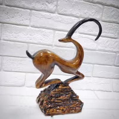 مجسمه گوزن تک شاخ