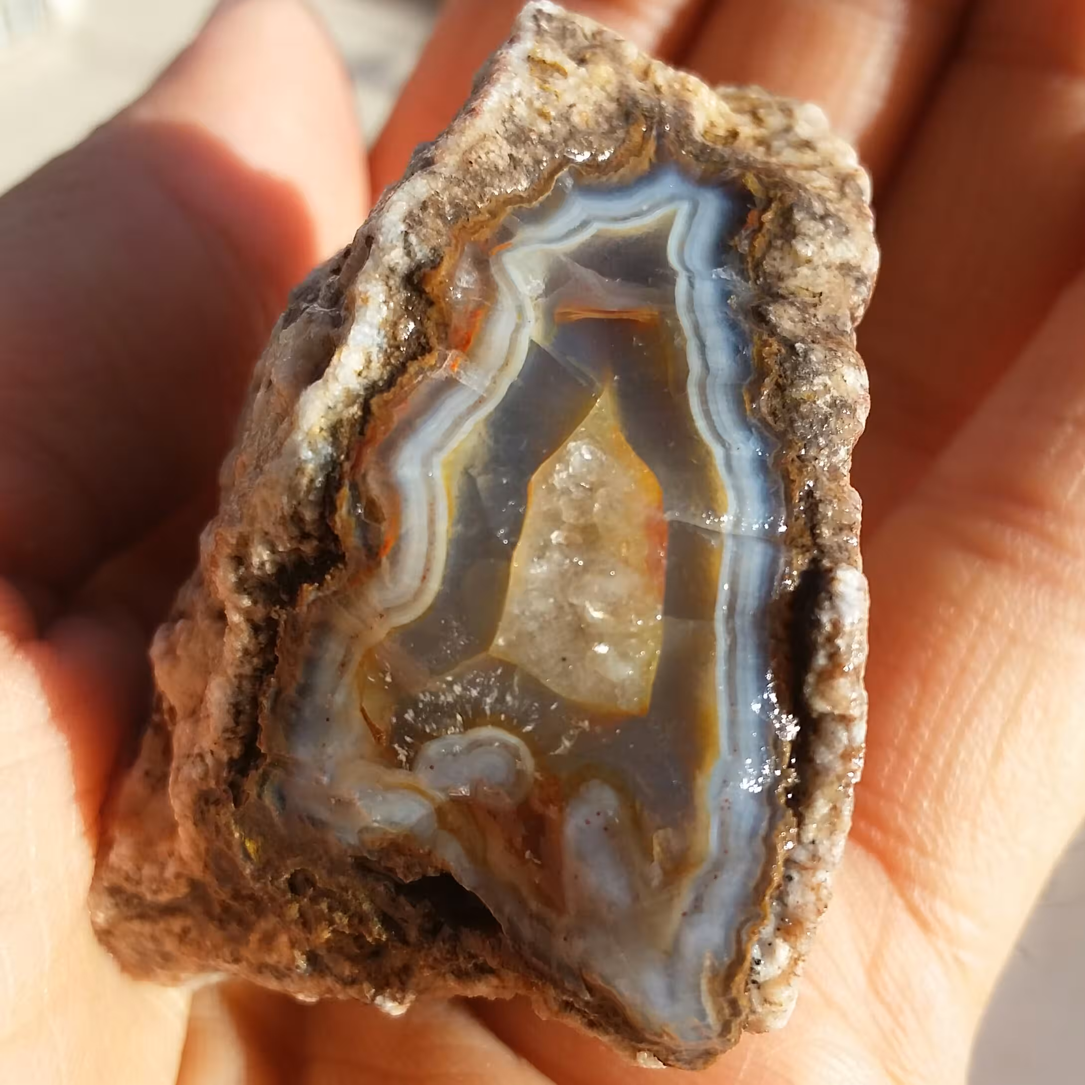 سنگ راف عقیق سلیمانی رنگی 3 بعدی بی نظیییرر خاااص 100در100 طبیعی