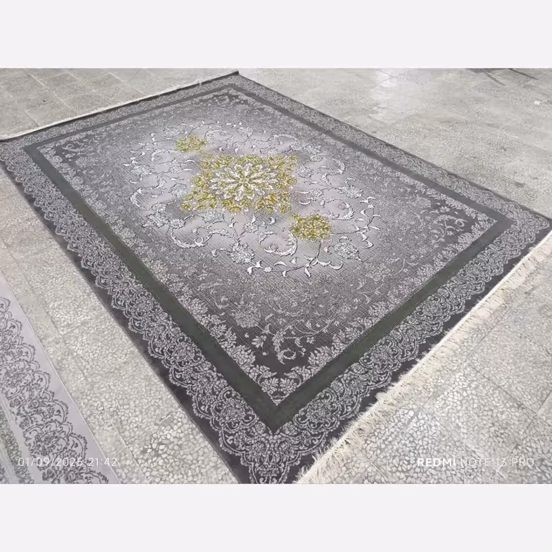 فرش ماشینی 9متری کاشان نقشه شکوفه دودی بافت نرم و زیبا