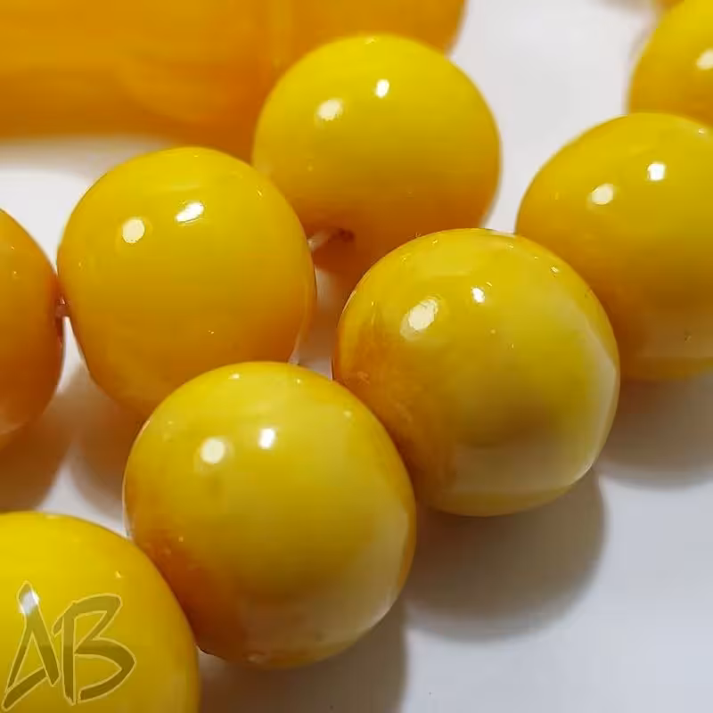 تسبیح سندلوس 33 دانه بودار تراش گرد زرد بسیار خوشرنگ و خوش دست کد 838 آقابزرگ