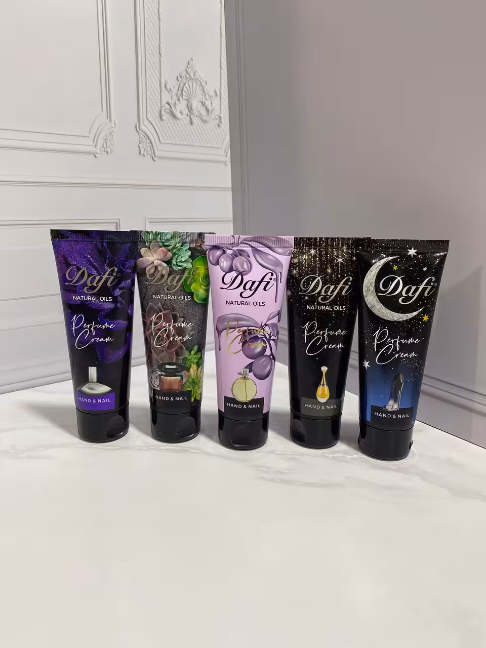 کرم دست و ناخن ادکلنی دافی