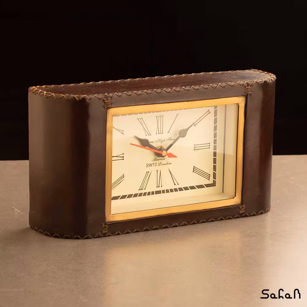 ساعت چوبی رومیزی روکش چرم
