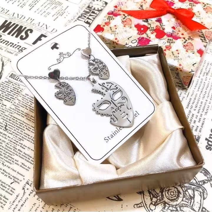 نیم ست طرح ماسک یا نقاب استیل زنانه دخترانه