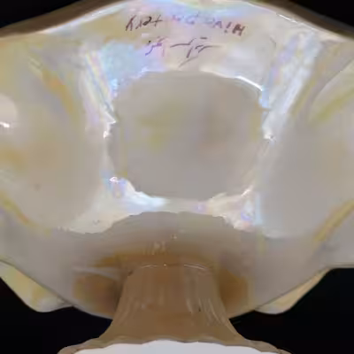 شیرینی خوری سرامیکی هیوا طرح موج رز پایه دار کد 10983109