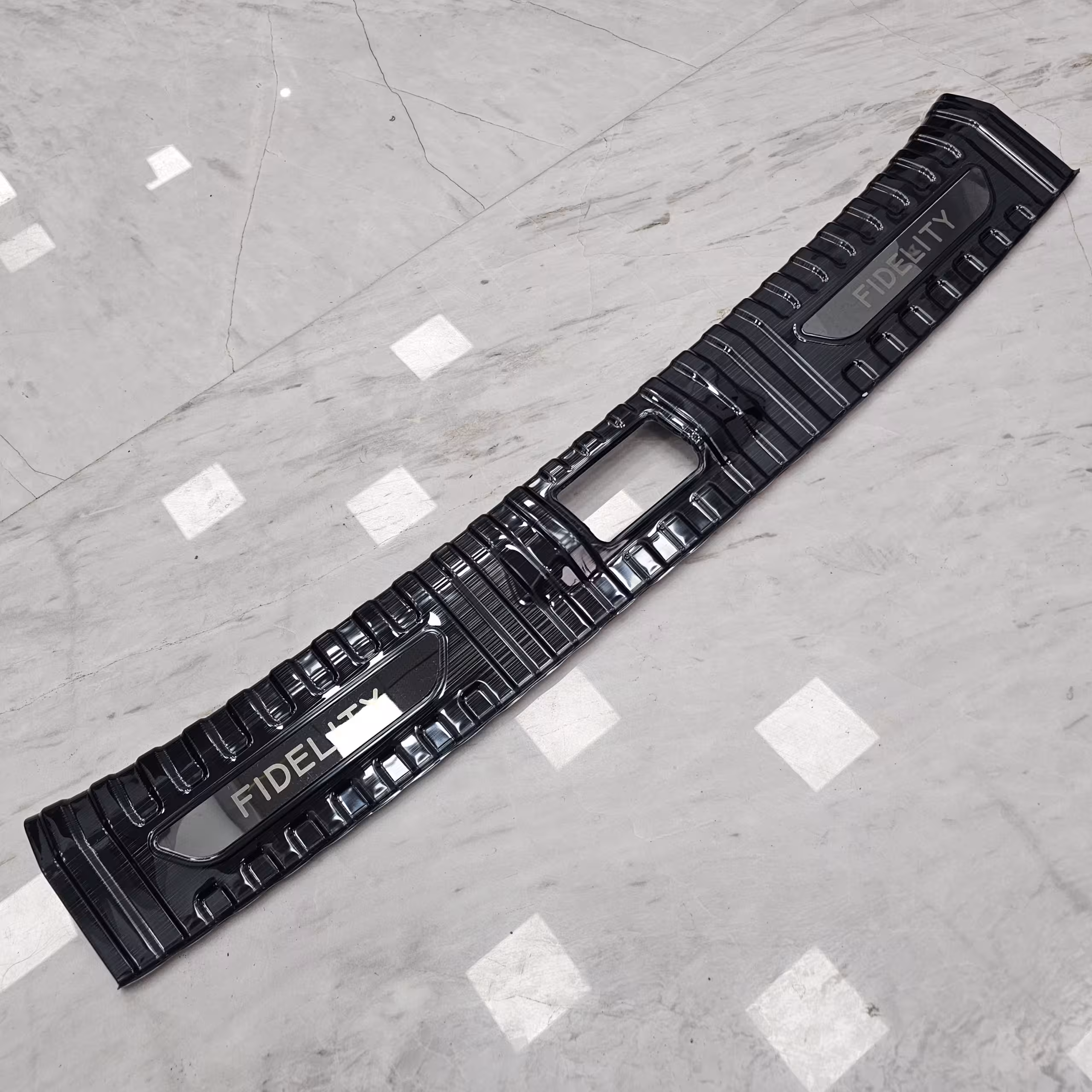 کاور فلزی لبه داخلی صندوق عقب فیدلیتی پرستیژ