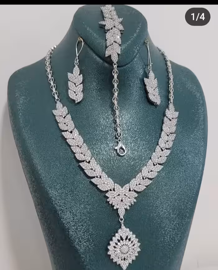 سرویس جواهری طرح طلای زنانه،رنگ ثابت،نگین مخراجی💍