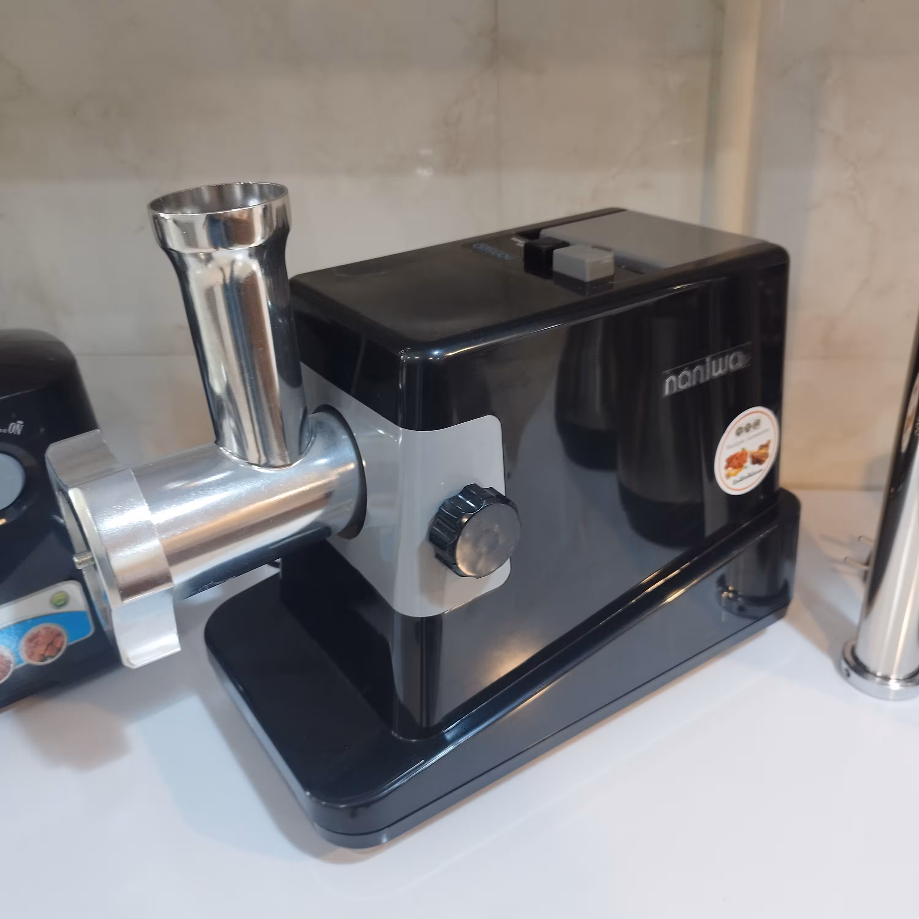 چرخ گوشت نانیوا جی 50 به رنگ مشکی 