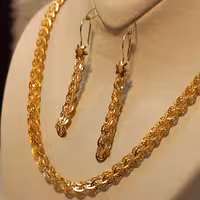 نیم ست بیروتی طرح طلا شامل گردنبند و گوشواره باخرید دوتا این نیم ست ها یه جفت گوشواره شیک و جذاب هدیه میگیرید