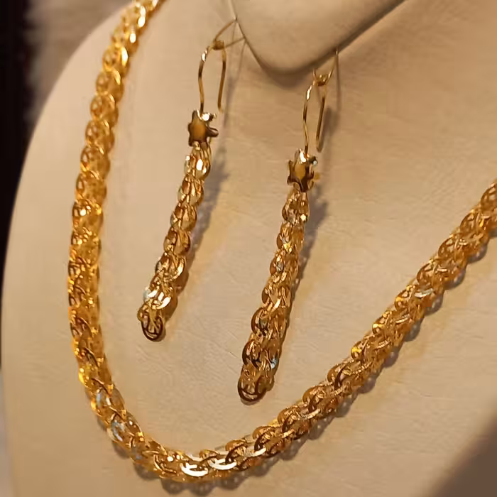 نیم ست بیروتی طرح طلا شامل گردنبند و گوشواره باخرید دوتا این نیم ست ها یه جفت گوشواره شیک و جذاب هدیه میگیرید