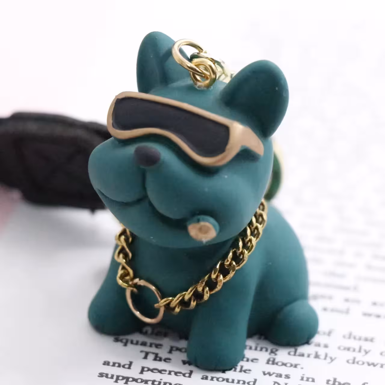 سرکلیدی طرح سگ بولداگ یشمی پلی استر 38002