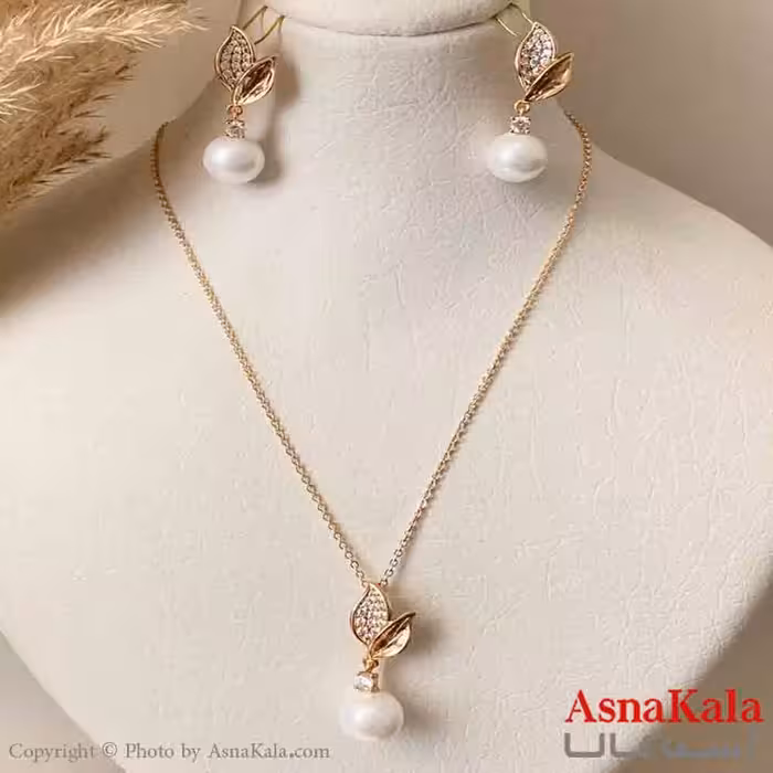 نیم ست زنانه ژوپینگ مدل برگ و مروارید نگیندار شامل گوشواره و آویز رنگ طلایی کد NIM14969W