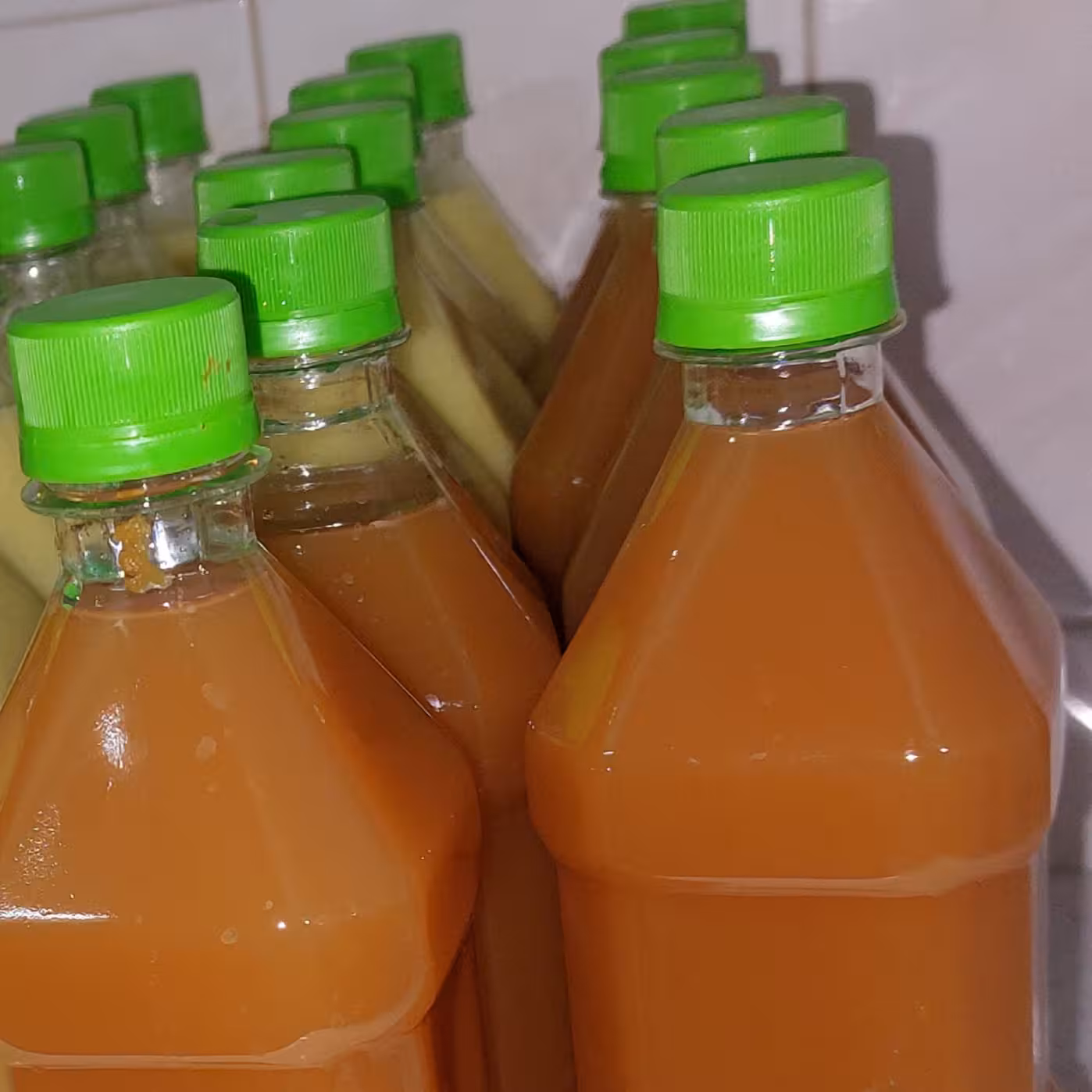 سرکه سیب سنتی خوش طعم خوش رنگ یکسال زمان برده تاسرکه شده 