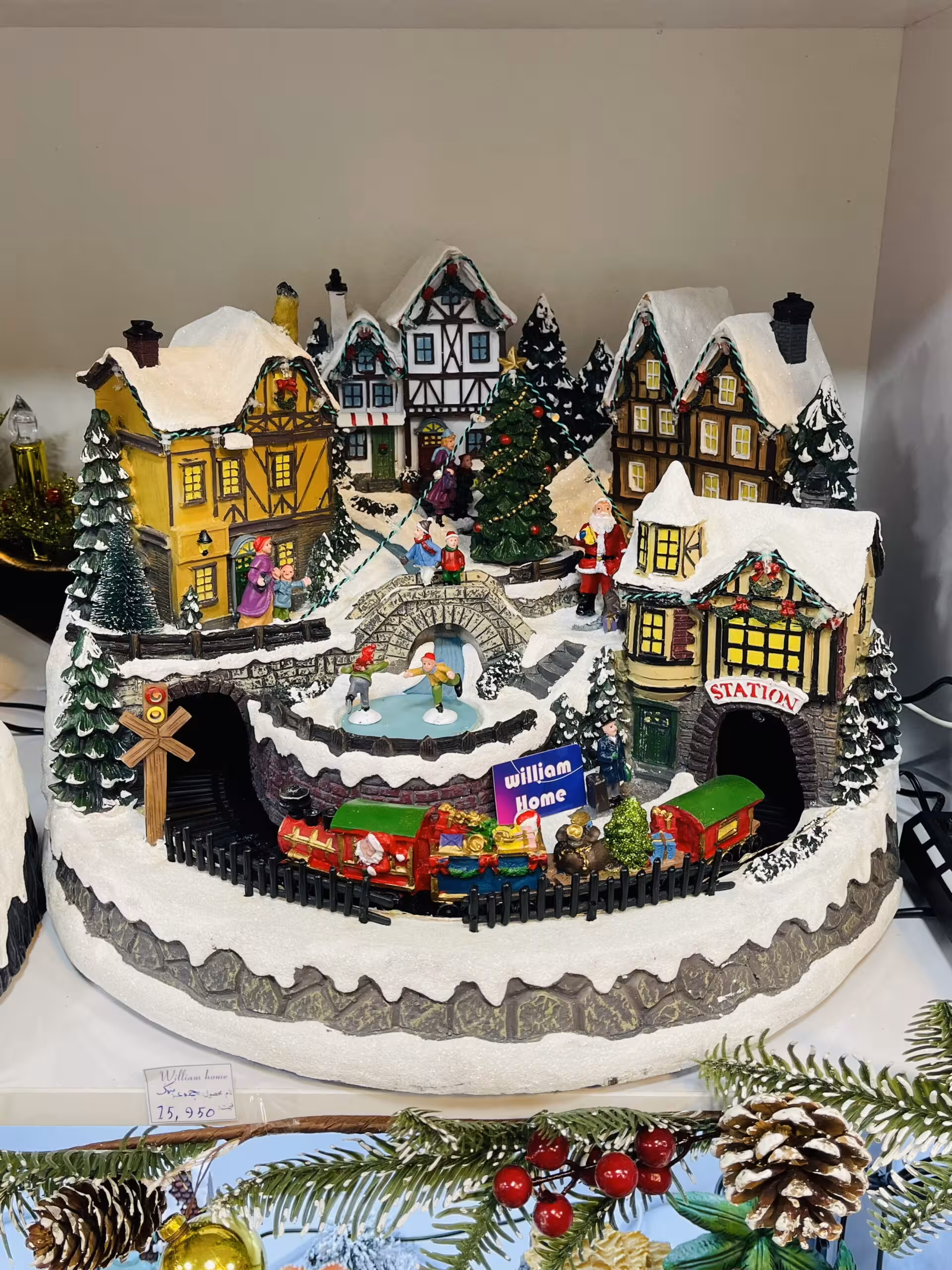 دهکده برفی کریسمس و ایستگاه قطار new