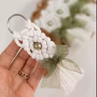 گیفت مکرومه بافی طرح یلدا طول 15 سانتی متر  رنگبندی دلخواه برند آرت بیوتی