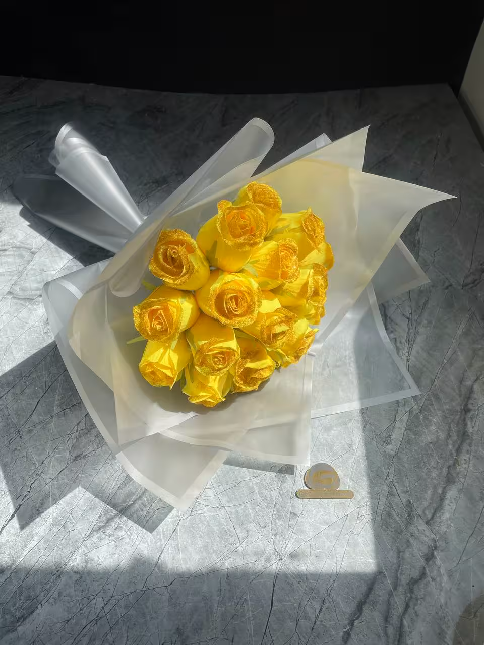 دسته گل رز شاین دار رنگ زرد 18 شاخه