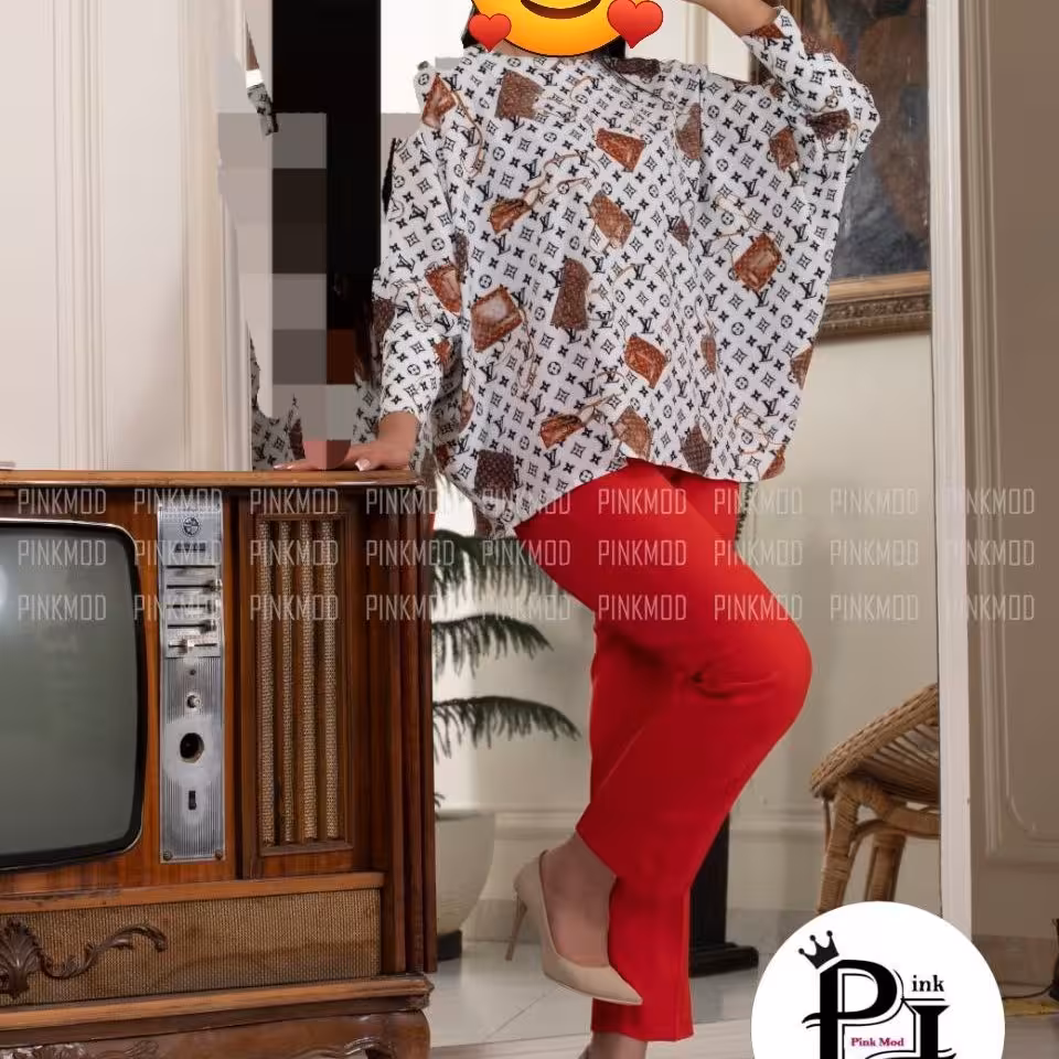 بمب عیدانه 
از مجموعه مدل صبا
ست شومیز و شلوار (هدبند ست شومیز هدیه pinkmod به شما)
جنس شومیز بوگاتی
جنس شلوار کرپ مازرا