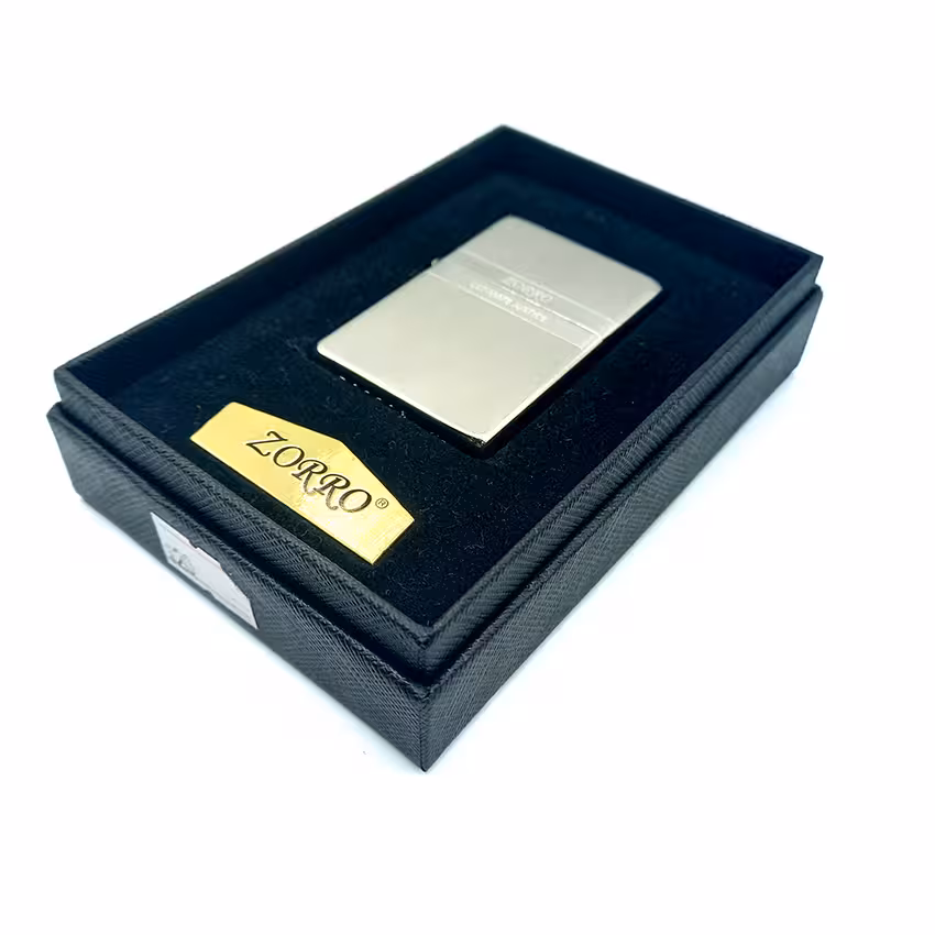 فندک بنزینی زورو رنگ نقره ای کد L130050