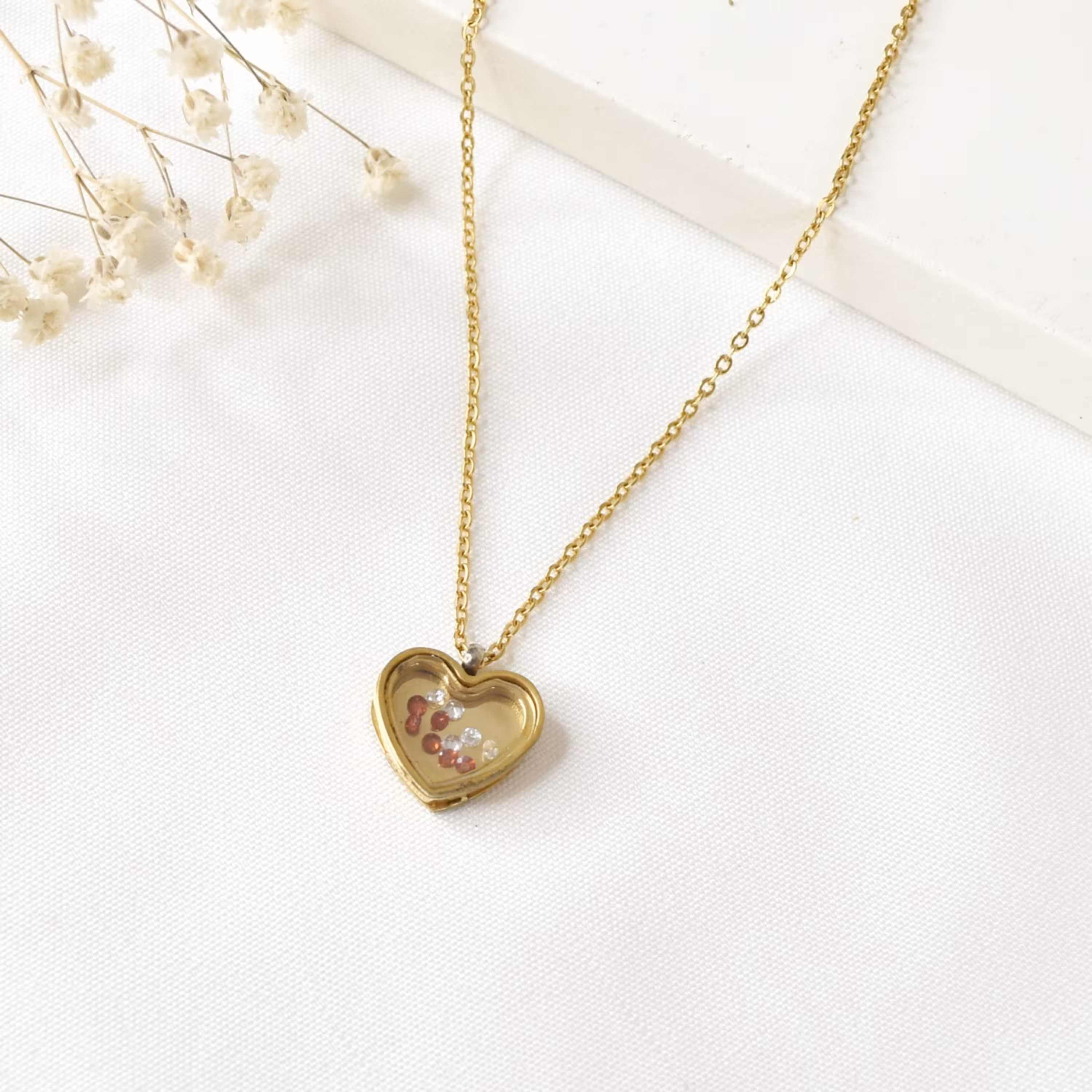 گردنبند استیل رنگ ثابت و ضدحساسیت طرح قلب نگین متحرک و دارای کد2527