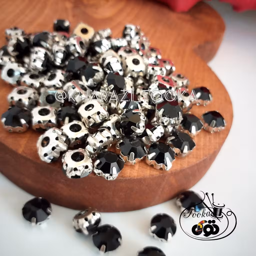 نگین گرد پایه دار  مشکی (پایه نقره ای)