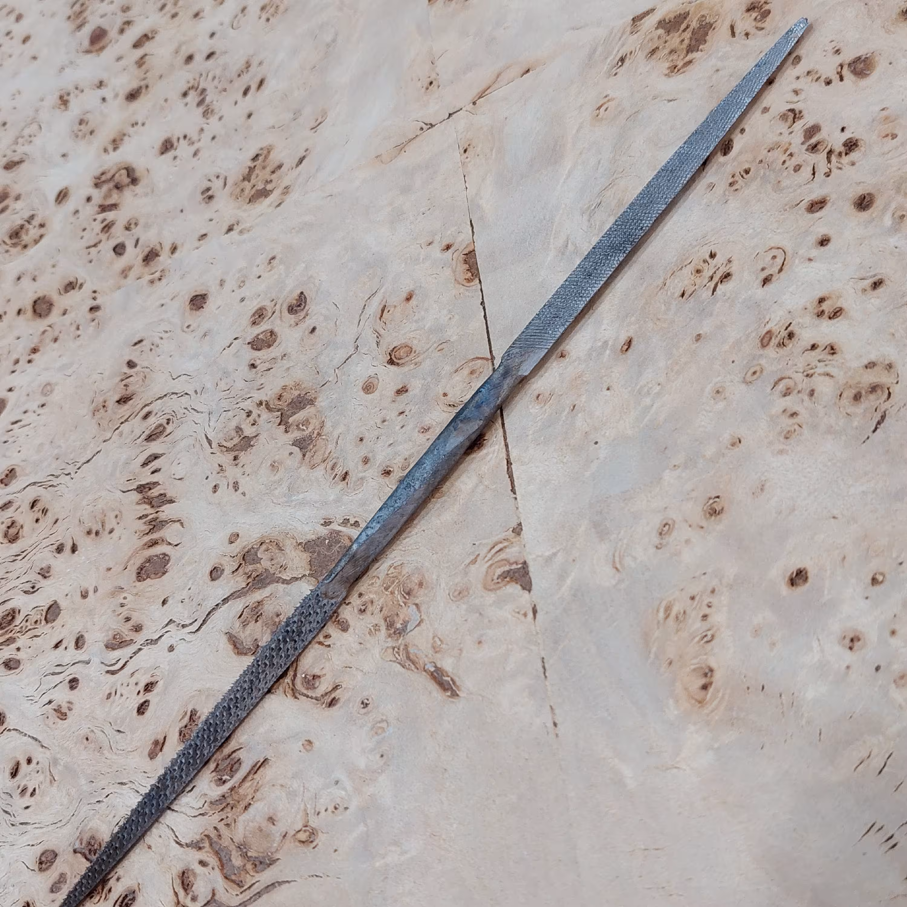 سنباده خوش قلم مدل سه گوش  مخصوص کار های هنری چوب 