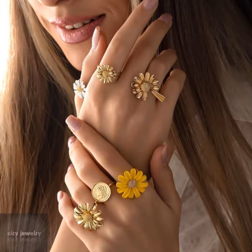 انگشتر پک برند فشیون بسیار زیبا وشیک طرح گل در اندازه ها و رنگ های مختلف 