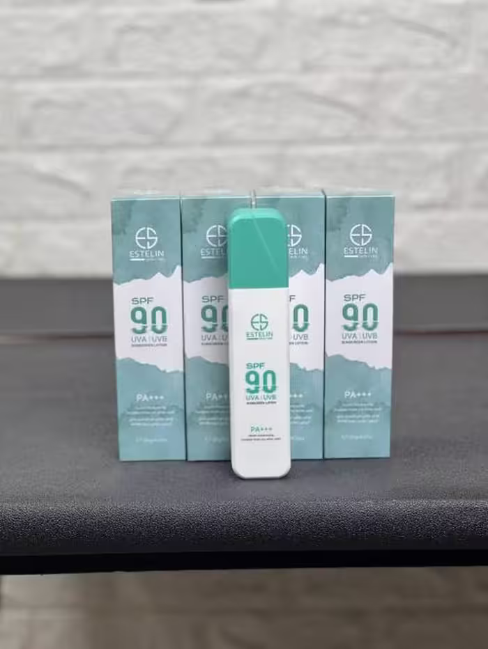 لوسیون ضدآفتاب استلین SPF90 آبرسان و مرطوب‌کننده