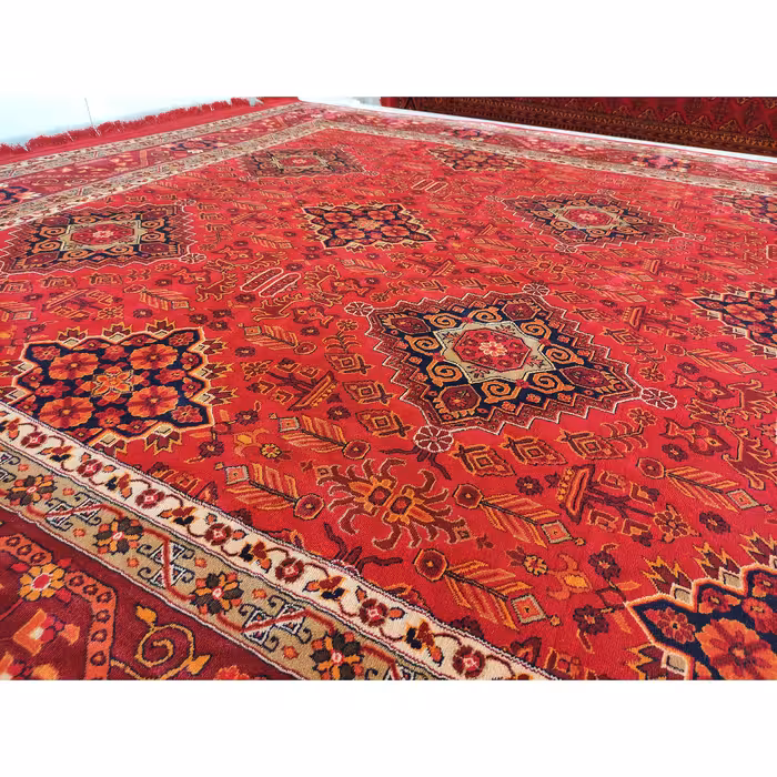 فرش ماشینی زمرد مشهد مدل کهنه نما زمینه لاکی