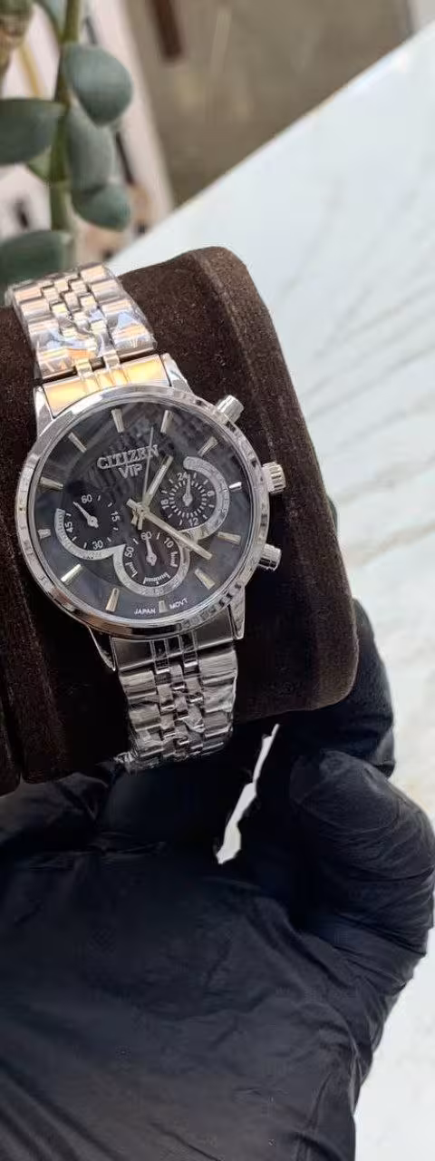 ساعت مارک سیتیزن وی ای پی به صورت تک   زنانه یا مردانه  بند استیل نقره ای صفحه مشکی دارای تقویم و گارانتی  کادوی روز دختر