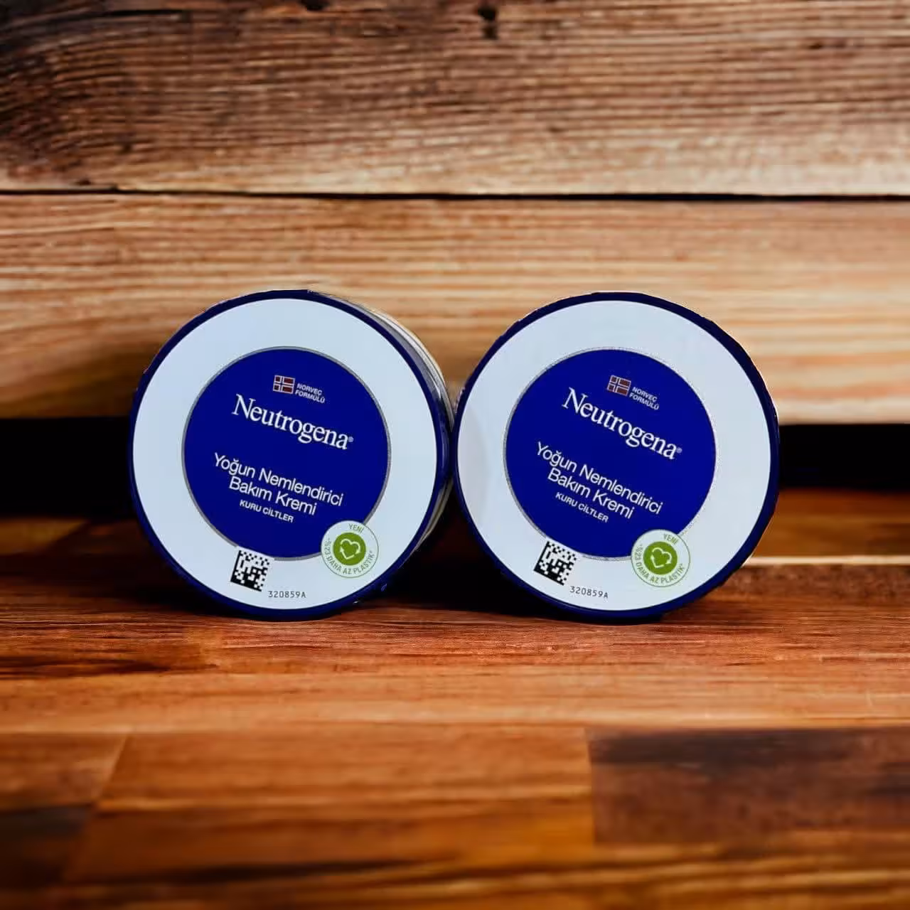 کرم مرطوب کننده دست و صورت نوتروژینا 200میل آبی